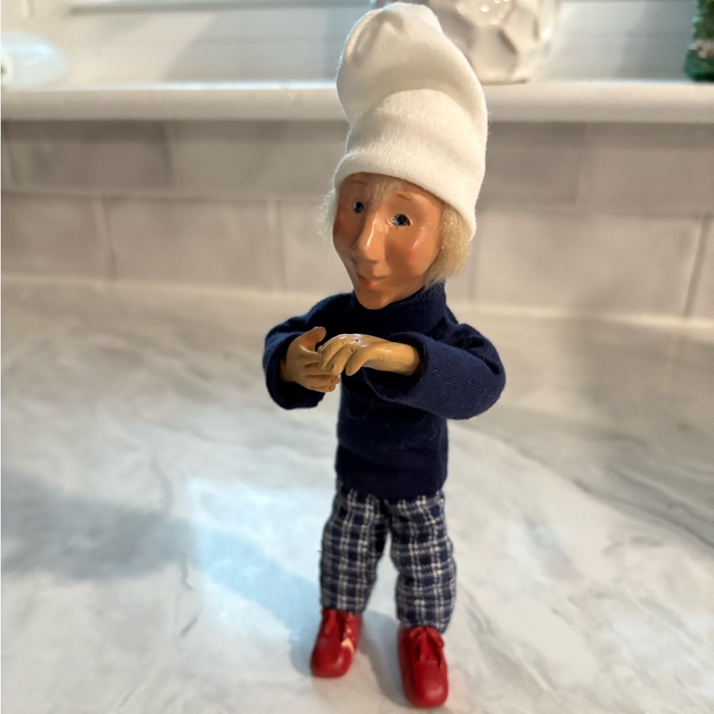 Buyer’s Choice - Kindles ornament figurine